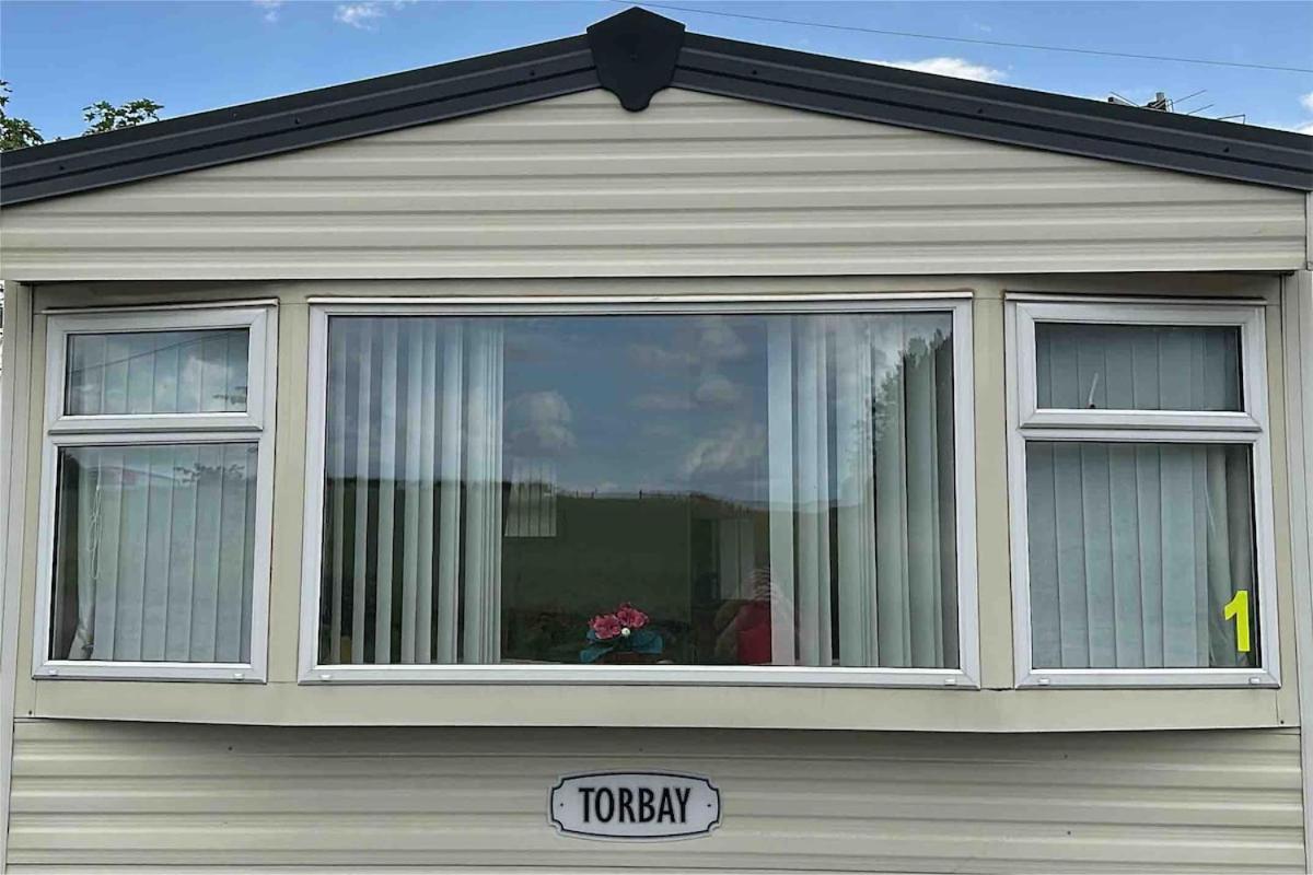 4-Bedroom Cosalt Caravan In Uddingston, Glasgow Exteriör bild