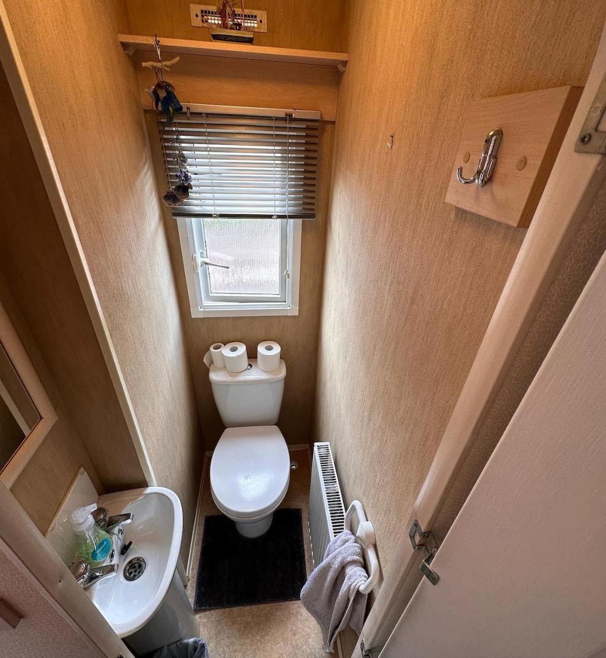4-Bedroom Cosalt Caravan In Uddingston, Glasgow Exteriör bild