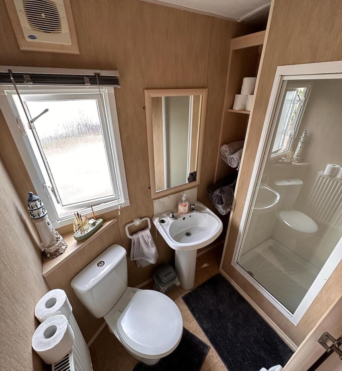 4-Bedroom Cosalt Caravan In Uddingston, Glasgow Exteriör bild