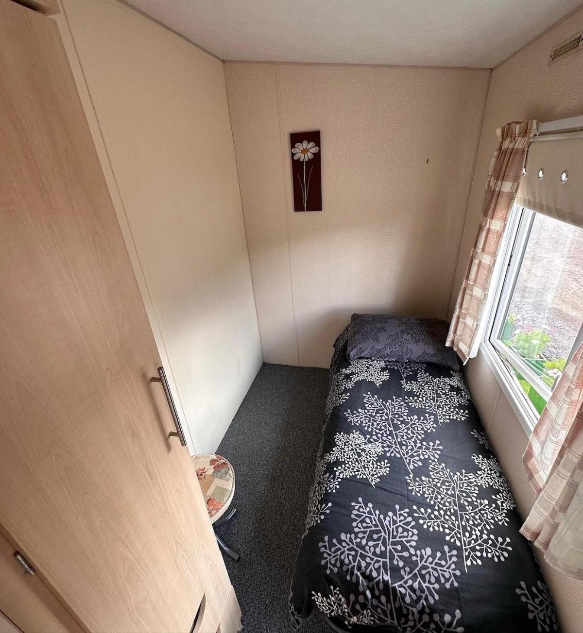 4-Bedroom Cosalt Caravan In Uddingston, Glasgow Exteriör bild