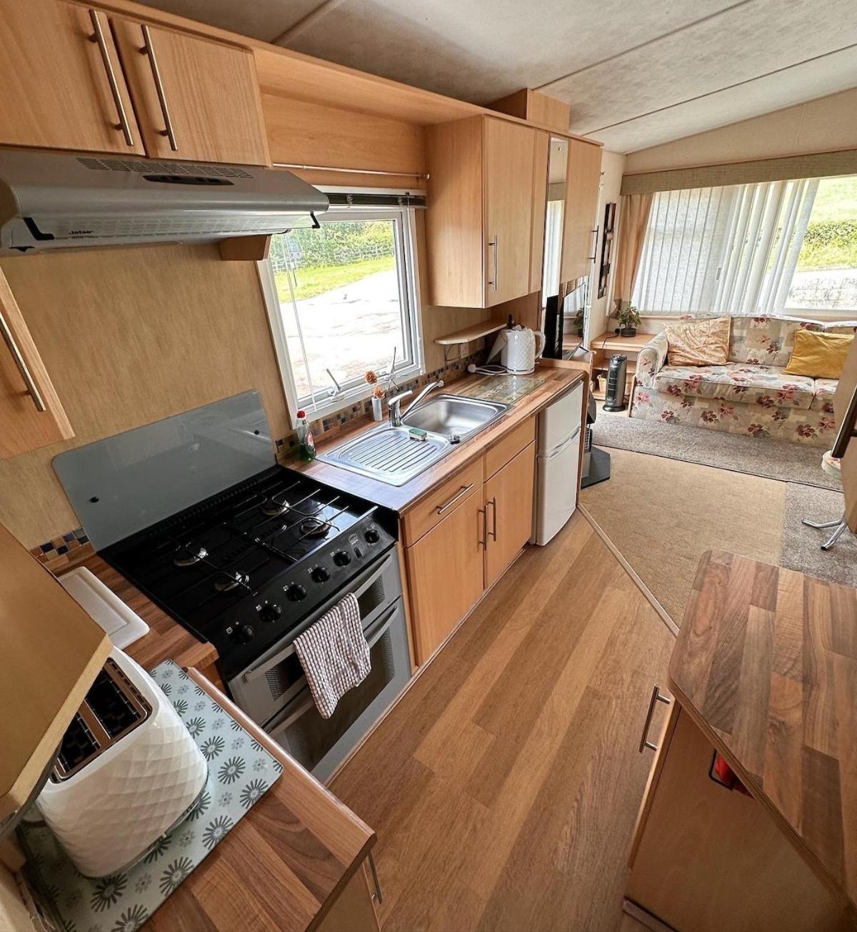 4-Bedroom Cosalt Caravan In Uddingston, Glasgow Exteriör bild